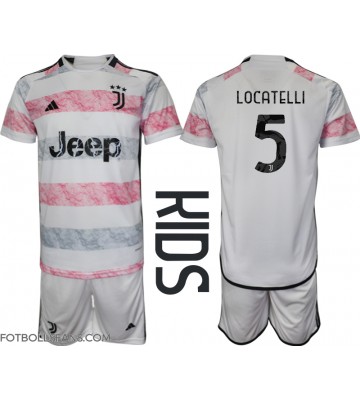 Juventus Manuel Locatelli #5 Replika Bortatröja Barn 2023-24 Kortärmad (+ Korta byxor)